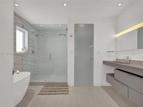 2301 NE 196th St, Miami FL 33180