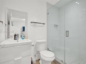 2301 NE 196th St, Miami FL 33180