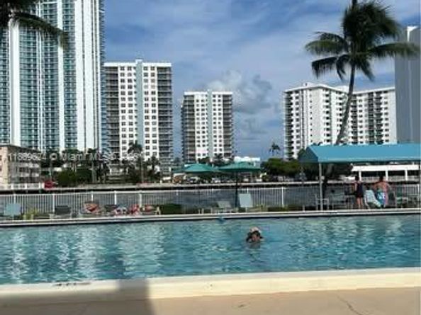 800 Parkview Dr 406, Hallandale Beach FL 33009