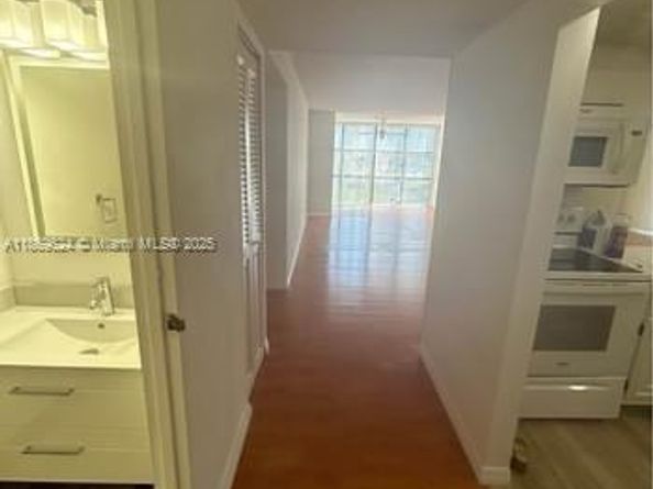 800 Parkview Dr 406, Hallandale Beach FL 33009