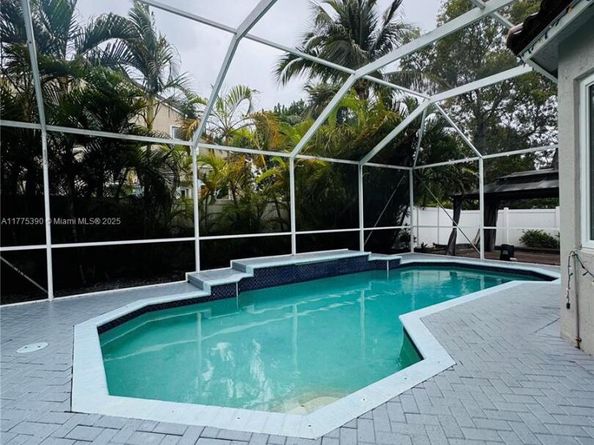 18423 NW 9th St, Pembroke Pines FL 33029