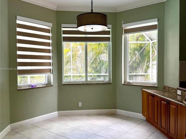 18423 NW 9th St, Pembroke Pines FL 33029