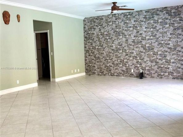 18423 NW 9th St, Pembroke Pines FL 33029
