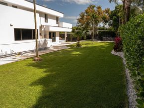 10475 SW 72nd Ave, Pinecrest FL 33156