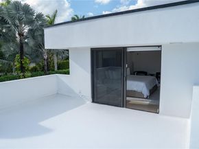 10475 SW 72nd Ave, Pinecrest FL 33156