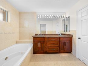 9785 NW 45th Ln, Doral FL 33178