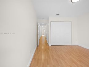 9785 NW 45th Ln, Doral FL 33178