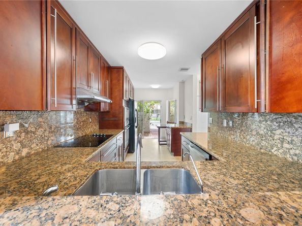9785 NW 45th Ln, Doral FL 33178
