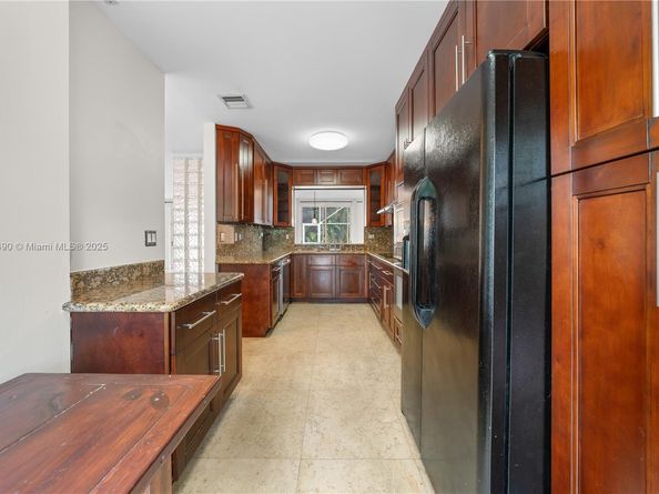 9785 NW 45th Ln, Doral FL 33178