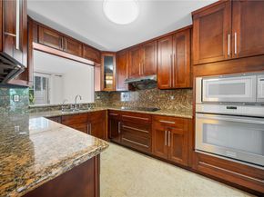 9785 NW 45th Ln, Doral FL 33178