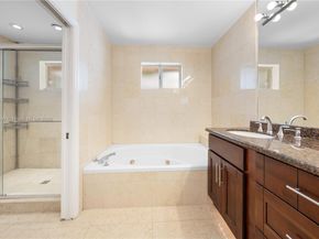 9785 NW 45th Ln, Doral FL 33178