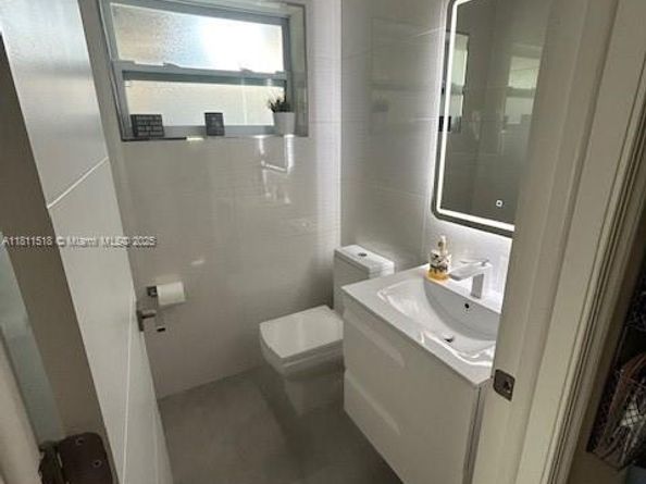 875 NW 108th Ln, Coral Springs FL 33071