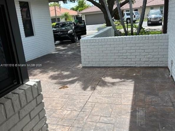 875 NW 108th Ln, Coral Springs FL 33071