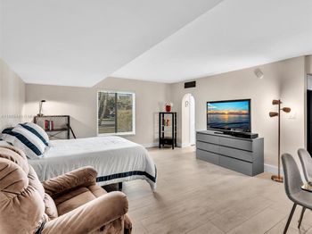 301 Sunrise Dr