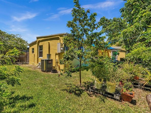 1510 NW 11th Pl, Fort Lauderdale FL 33311