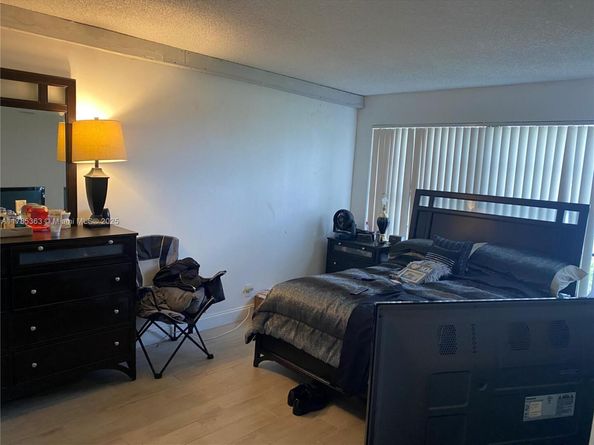 202 Lake Pointe Dr 105, Oakland Park FL 33309