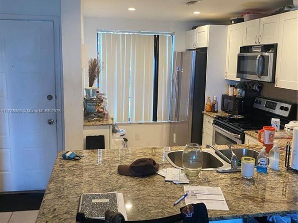 202 Lake Pointe Dr 105, Oakland Park FL 33309