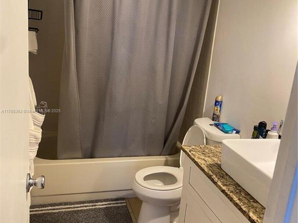 202 Lake Pointe Dr 105, Oakland Park FL 33309