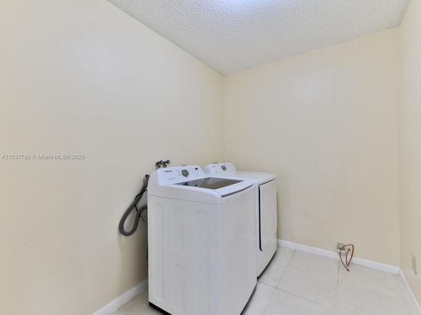2957 Oak Park Cir, Davie FL 33328