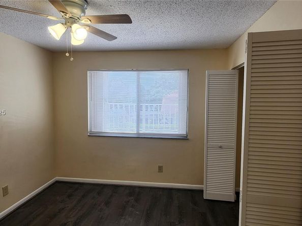 2957 Oak Park Cir, Davie FL 33328