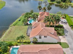 2957 Oak Park Cir, Davie FL 33328