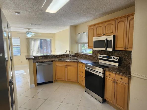 2957 Oak Park Cir, Davie FL 33328