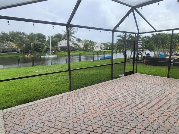 2957 Oak Park Cir, Davie FL 33328
