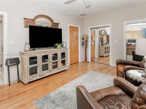 2535 Lincoln St, Hollywood FL 33020