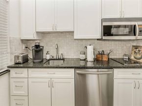 2535 Lincoln St, Hollywood FL 33020