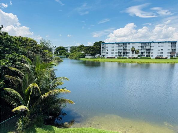 502 NW 87th Ave 302, Miami FL 33172