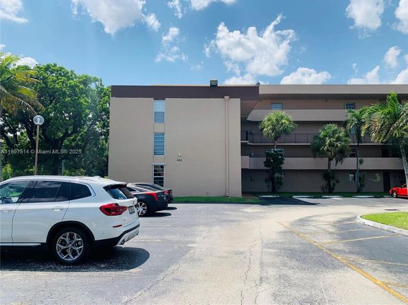 502 NW 87th Ave 302, Miami FL 33172