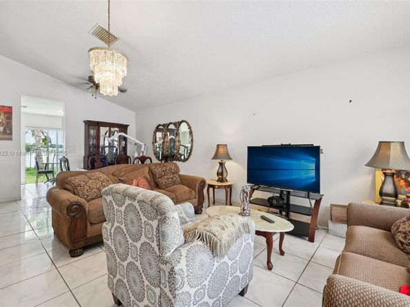 3120 NW 203rd Ter, Miami Gardens FL 33056