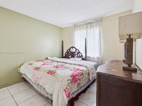 3120 NW 203rd Ter, Miami Gardens FL 33056