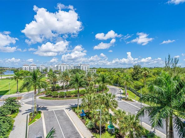 2000 Metropica Way 2001, Sunrise FL 33323