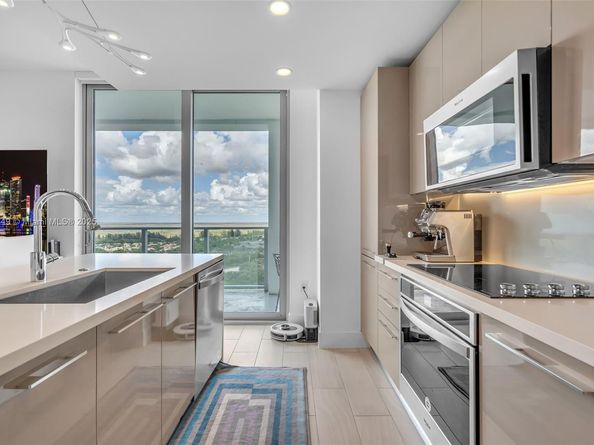 2000 Metropica Way 2001, Sunrise FL 33323