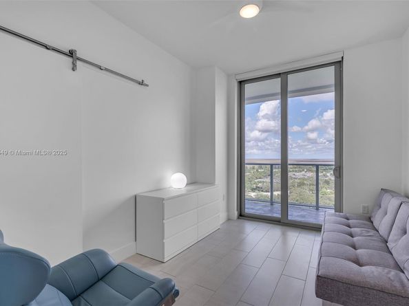 2000 Metropica Way 2001, Sunrise FL 33323
