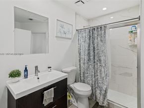 18348 NW 68th Ave D, Hialeah FL 33015