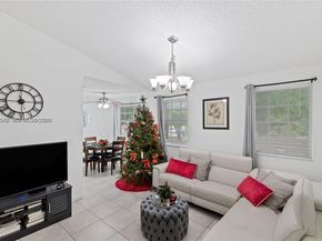 18348 NW 68th Ave D, Hialeah FL 33015