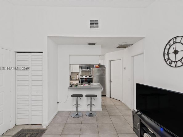 18348 NW 68th Ave D, Hialeah FL 33015