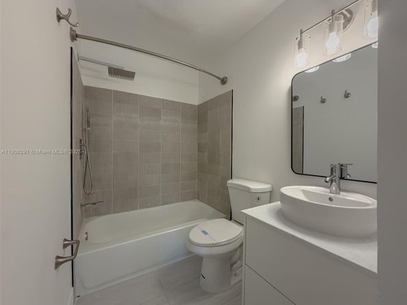 1813 SW 10th St, Fort Lauderdale FL 33312