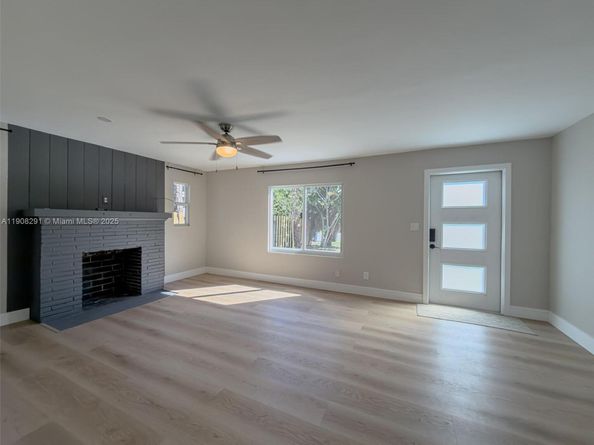 1813 SW 10th St, Fort Lauderdale FL 33312