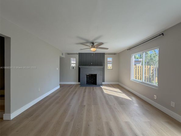 1813 SW 10th St, Fort Lauderdale FL 33312