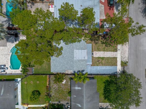 1813 SW 10th St, Fort Lauderdale FL 33312