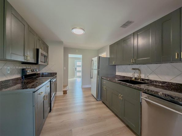 1813 SW 10th St, Fort Lauderdale FL 33312