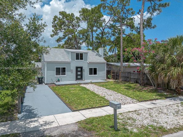 1813 SW 10th St, Fort Lauderdale FL 33312