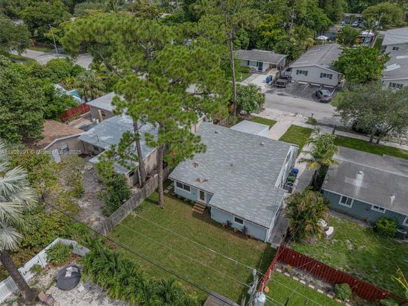 1813 SW 10th St, Fort Lauderdale FL 33312