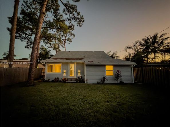 1813 SW 10th St, Fort Lauderdale FL 33312