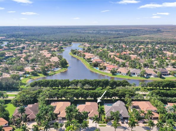 2557 NE Montclaire Cir, Weston FL 33327