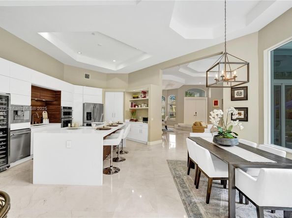 2557 NE Montclaire Cir, Weston FL 33327