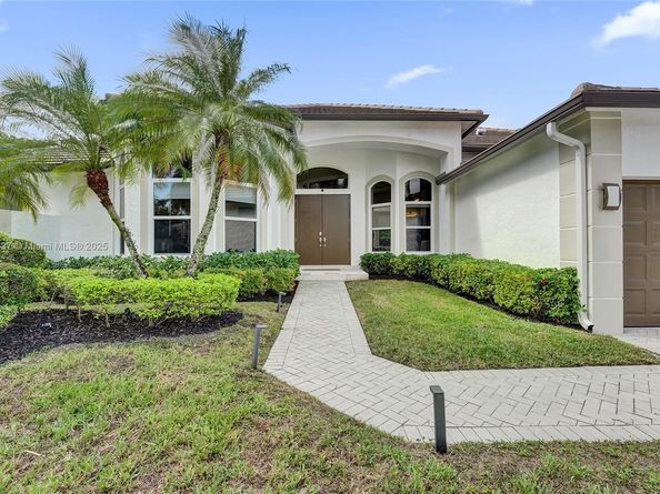 2557 NE Montclaire Cir, Weston FL 33327